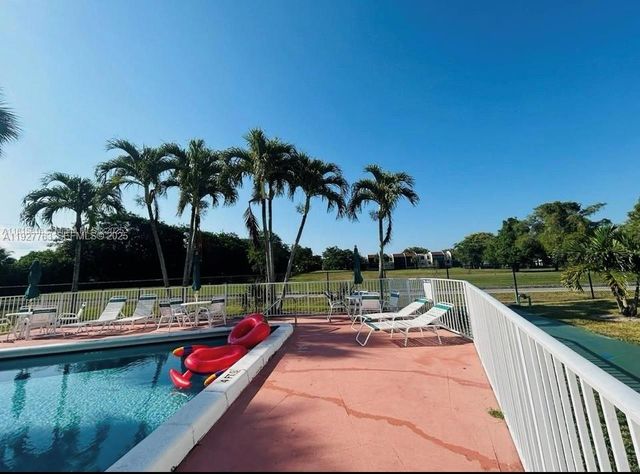 8002 Lagos De Campo Blvd B-201, Tamarac, FL 33321