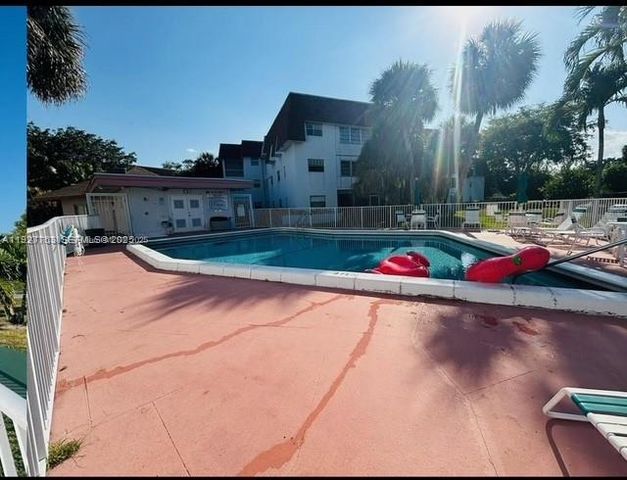 8002 Lagos De Campo Blvd B-201, Tamarac, FL 33321