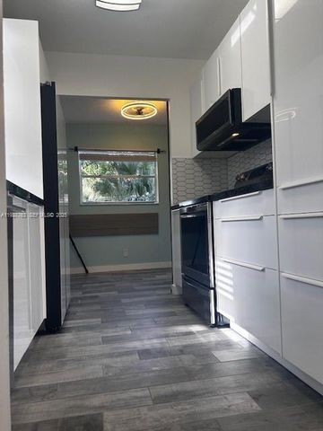 8002 Lagos De Campo Blvd B-201, Tamarac, FL 33321