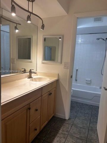 8002 Lagos De Campo Blvd B-201, Tamarac, FL 33321