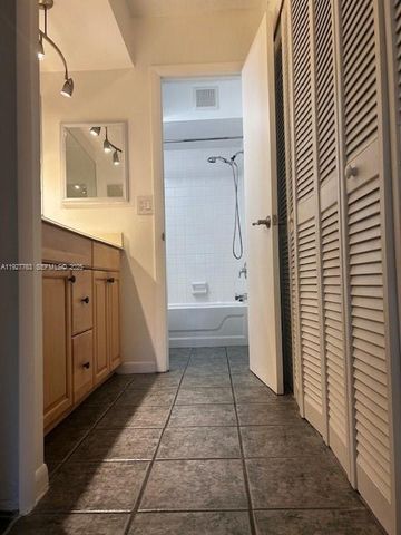 8002 Lagos De Campo Blvd B-201, Tamarac, FL 33321