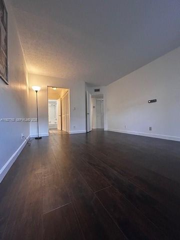 8002 Lagos De Campo Blvd B-201, Tamarac, FL 33321