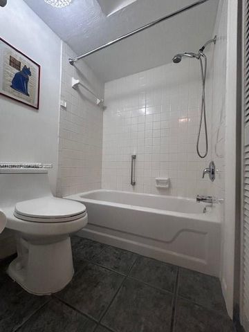 8002 Lagos De Campo Blvd B-201, Tamarac, FL 33321