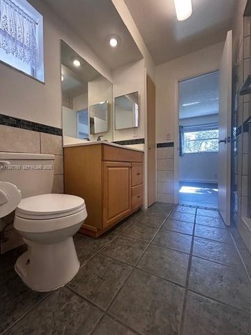 8002 Lagos De Campo Blvd B-201, Tamarac, FL 33321