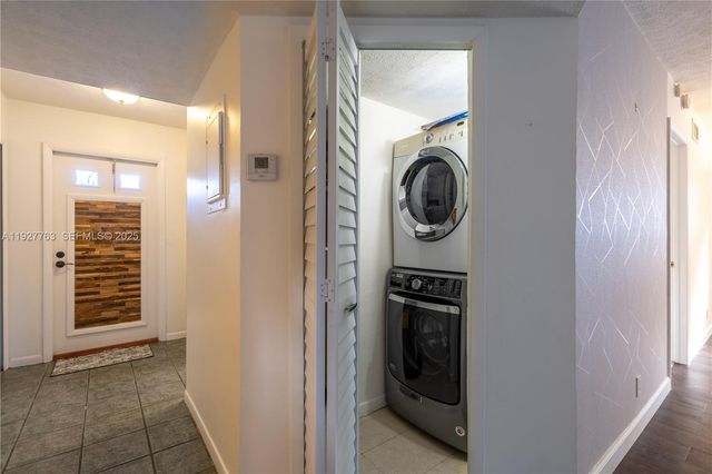 8002 Lagos De Campo Blvd B-201, Tamarac, FL 33321