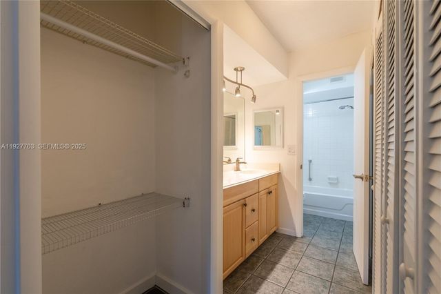 8002 Lagos De Campo Blvd B-201, Tamarac, FL 33321