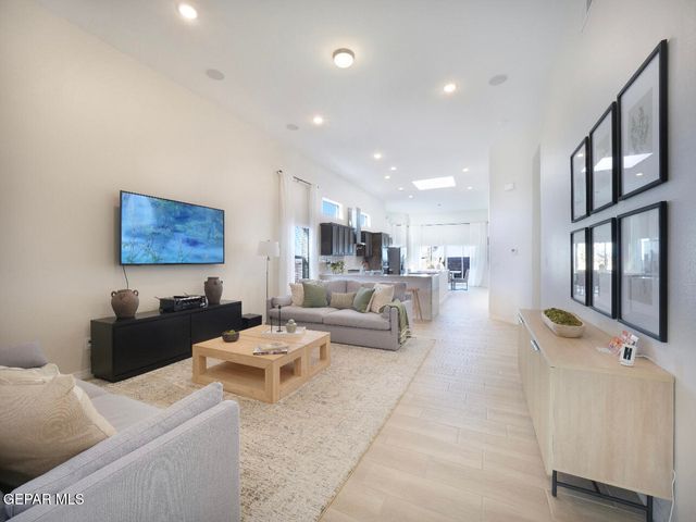 3885 Surmise Street, El Paso, TX 79938