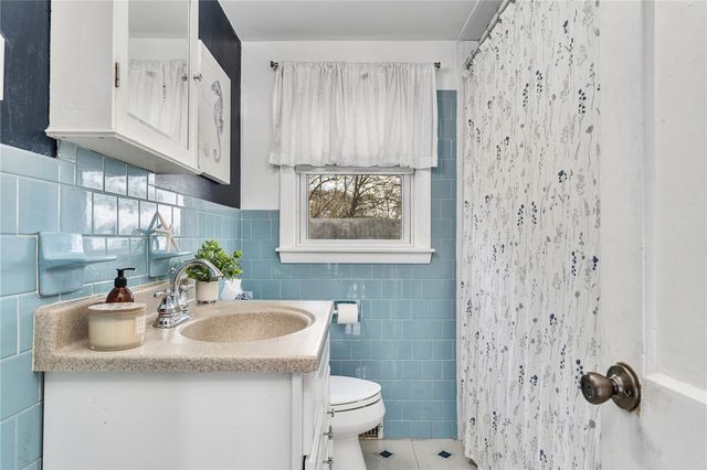 104 Larkin Avenue, Warwick, RI 02886