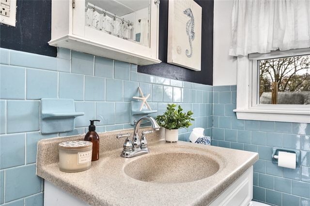 104 Larkin Avenue, Warwick, RI 02886