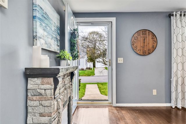 104 Larkin Avenue, Warwick, RI 02886