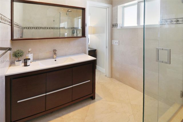 2031 NE 14th Ct, Fort Lauderdale, FL 33304