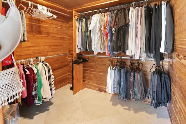 2031 NE 14th Ct, Fort Lauderdale, FL 33304