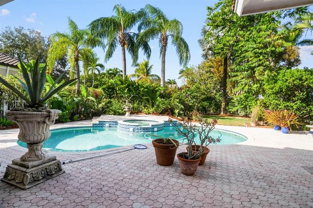 1012 SW 156th Avenue, Pembroke Pines, FL 33027