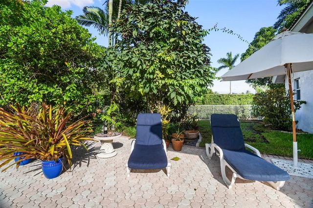 1012 SW 156th Avenue, Pembroke Pines, FL 33027