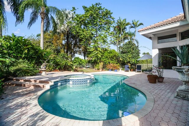 1012 SW 156th Avenue, Pembroke Pines, FL 33027