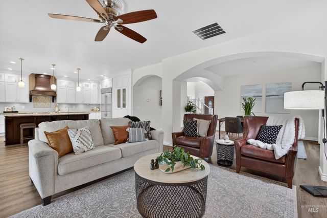 2816 S Bear Claw Way, Meridian, ID 83642