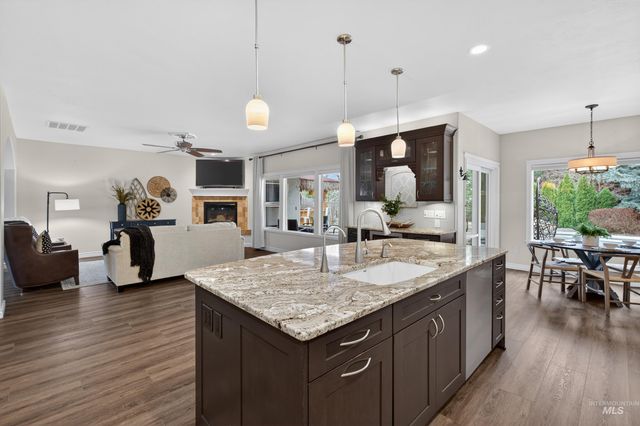 2816 S Bear Claw Way, Meridian, ID 83642