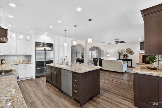 2816 S Bear Claw Way, Meridian, ID 83642