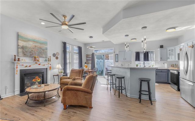 805 Calvert CT, Chesapeake, VA 23320