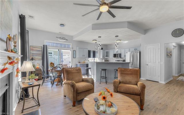 805 Calvert CT, Chesapeake, VA 23320