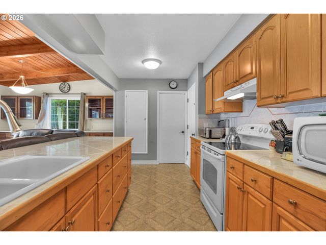 5775 Se WESTFORK St, Portland, OR 97206