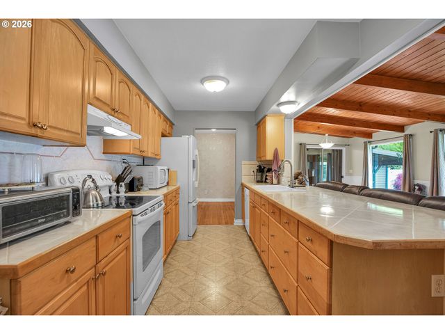 5775 Se WESTFORK St, Portland, OR 97206