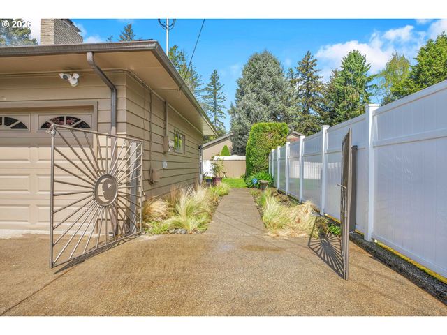 5775 Se WESTFORK St, Portland, OR 97206