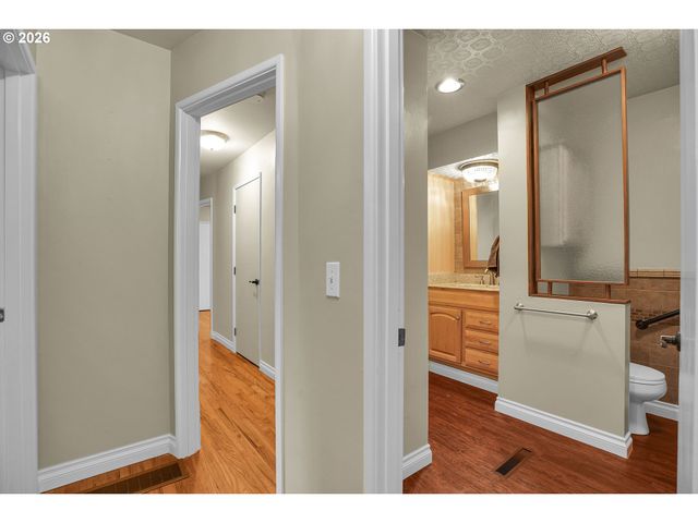 5775 Se WESTFORK St, Portland, OR 97206