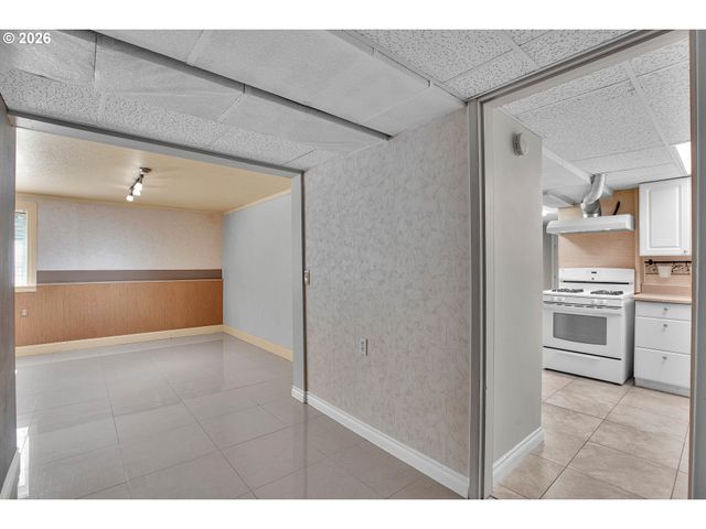 5775 Se WESTFORK St, Portland, OR 97206