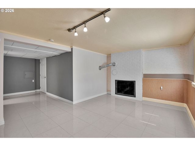 5775 Se WESTFORK St, Portland, OR 97206