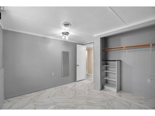 5775 Se WESTFORK St, Portland, OR 97206