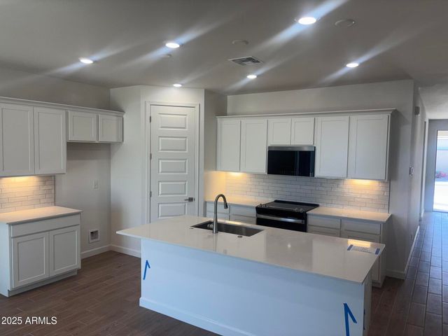 17656 W ONYX Avenue, Waddell, AZ 85355