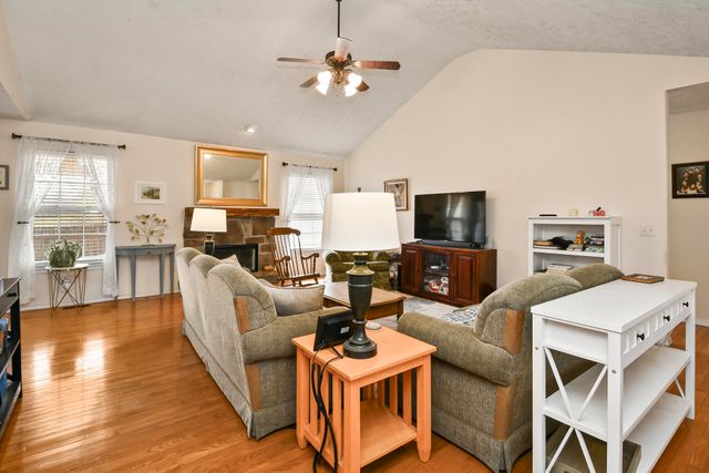 526 W Logan Street, Republic, MO 65738