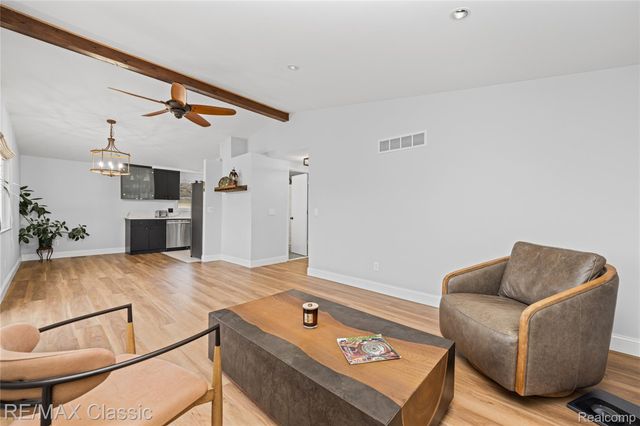 2149 Sunnycrest Drive, West Bloomfield Charter Township, MI 48323