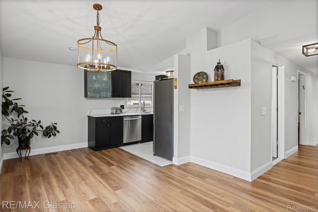 2149 Sunnycrest Drive, West Bloomfield Charter Township, MI 48323