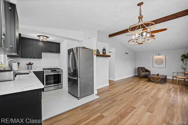 2149 Sunnycrest Drive, West Bloomfield Charter Township, MI 48323