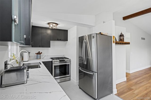 2149 Sunnycrest Drive, West Bloomfield Charter Township, MI 48323