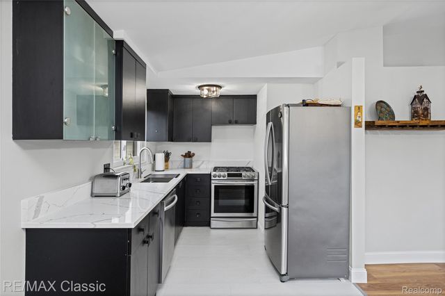 2149 Sunnycrest Drive, West Bloomfield Charter Township, MI 48323