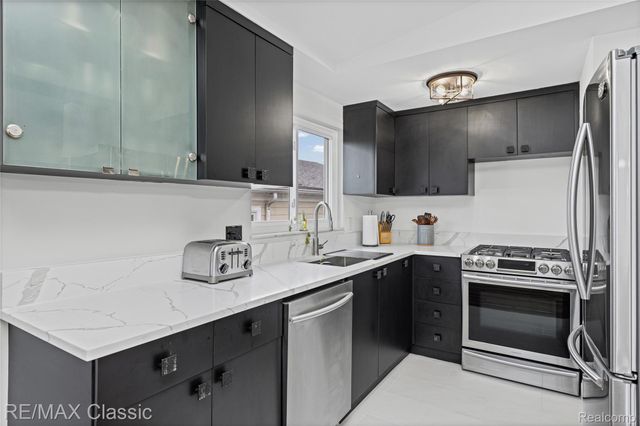 2149 Sunnycrest Drive, West Bloomfield Charter Township, MI 48323