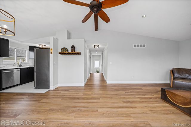 2149 Sunnycrest Drive, West Bloomfield Charter Township, MI 48323