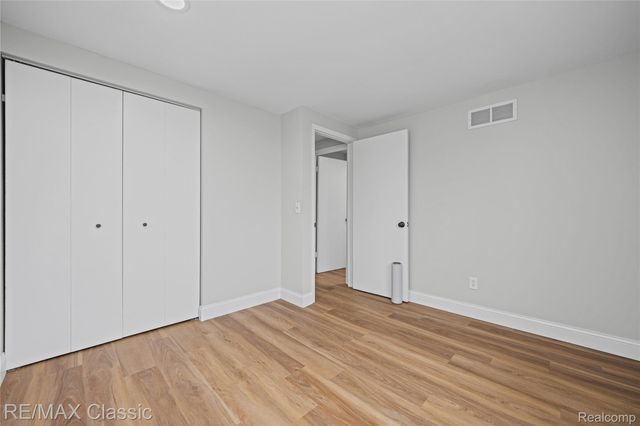 2149 Sunnycrest Drive, West Bloomfield Charter Township, MI 48323