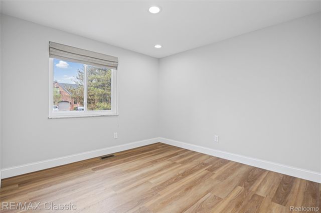 2149 Sunnycrest Drive, West Bloomfield Charter Township, MI 48323