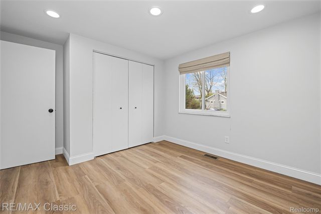 2149 Sunnycrest Drive, West Bloomfield Charter Township, MI 48323