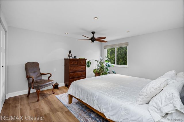 2149 Sunnycrest Drive, West Bloomfield Charter Township, MI 48323