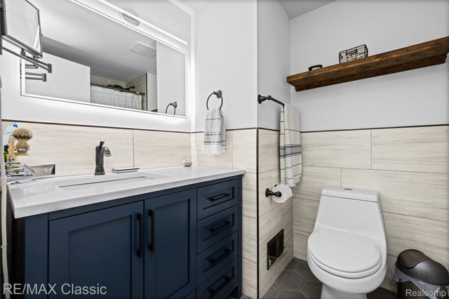 2149 Sunnycrest Drive, West Bloomfield Charter Township, MI 48323