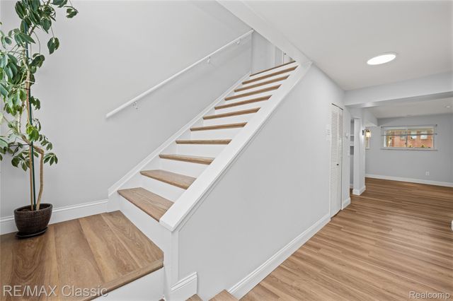 2149 Sunnycrest Drive, West Bloomfield Charter Township, MI 48323