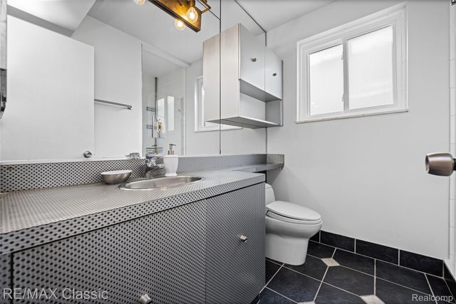 2149 Sunnycrest Drive, West Bloomfield Charter Township, MI 48323