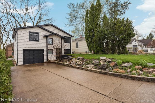 2149 Sunnycrest Drive, West Bloomfield Charter Township, MI 48323