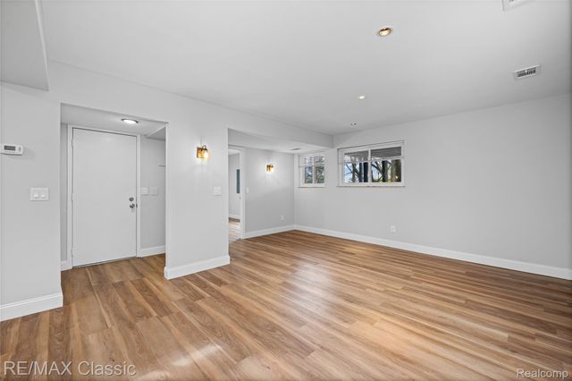 2149 Sunnycrest Drive, West Bloomfield Charter Township, MI 48323