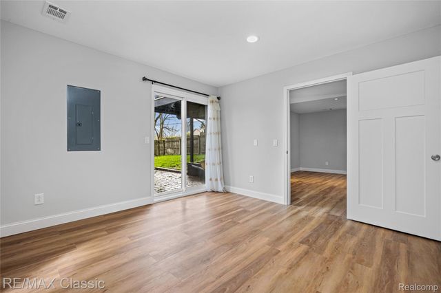 2149 Sunnycrest Drive, West Bloomfield Charter Township, MI 48323